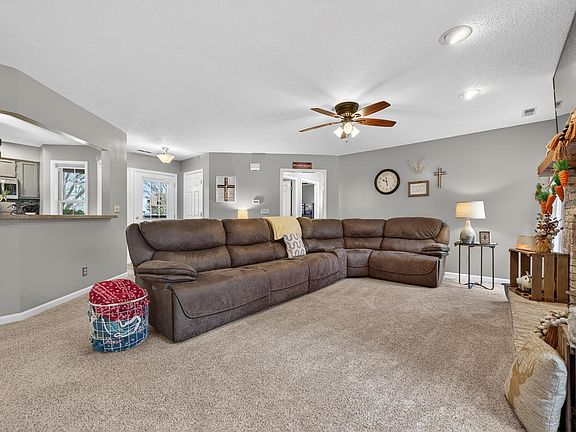 4th image of 33 S Brookfield Dr