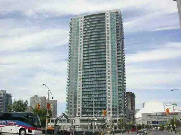 30 Grand Trunk Cres #2706, Toronto, ON M5J 3A4