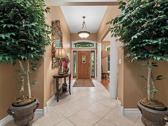 5th image of 1165 Trowbridge Dr