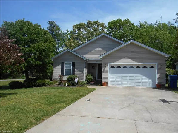 207 Pine Valley Ct, Liberty, NC 27298