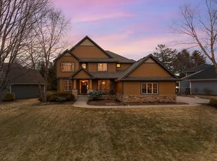 2150 Pinehurst Dr, Chanhassen, MN 55317
