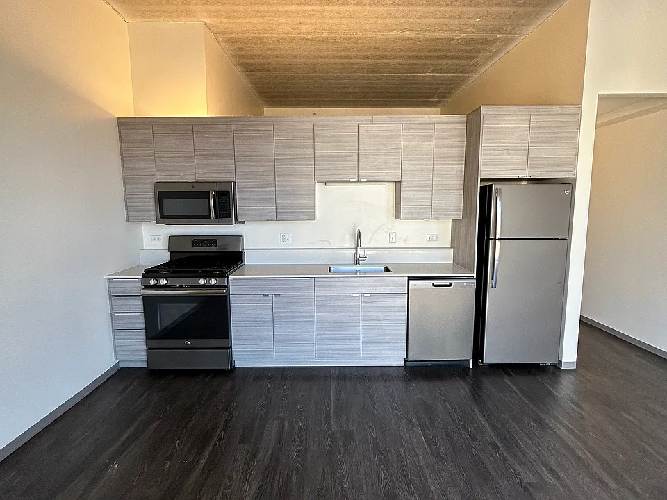 1877 N Milwaukee Ave #603