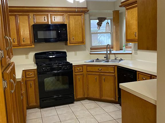 2nd image of 123 Bougainvillea St