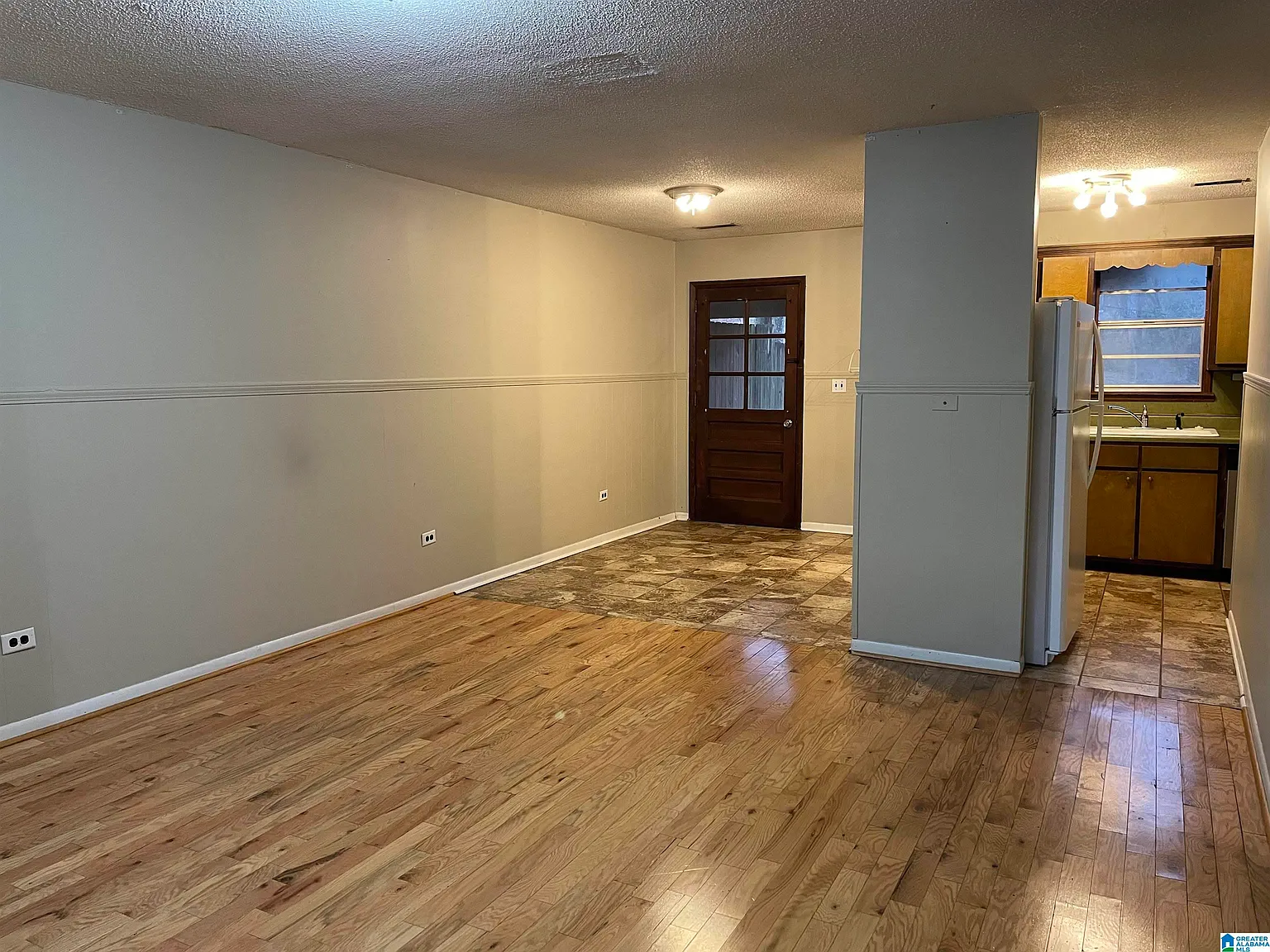 2 bed, 1.0 bath, 1904 sqft, $1,150 — Photo 2
