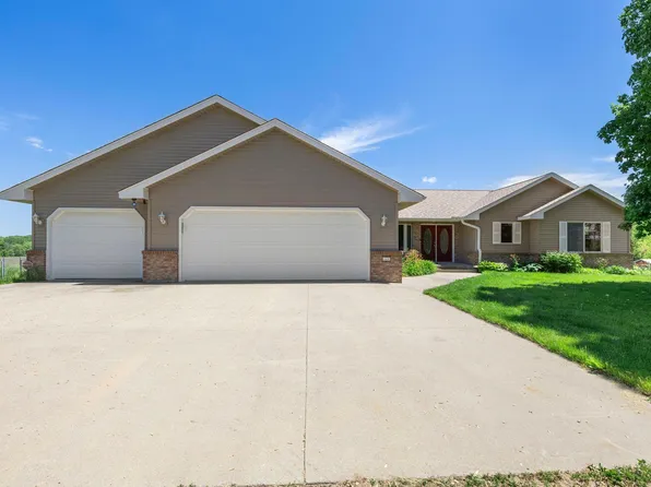 440 Kuntz Dr, Maple Plain, MN 55359