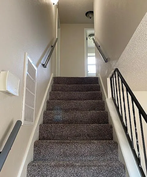 327 W Vandament Ave — Photo 8