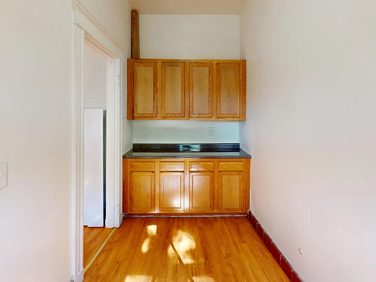 70 Chiswick Rd #12 — Photo 9