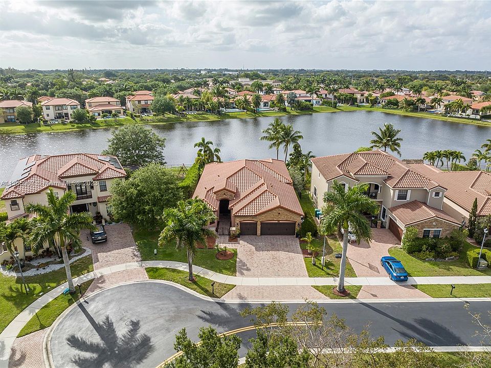 1st image of 8743 Estada Cir