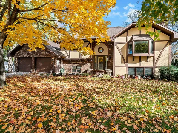 2005 15th St NW, Faribault, MN 55021