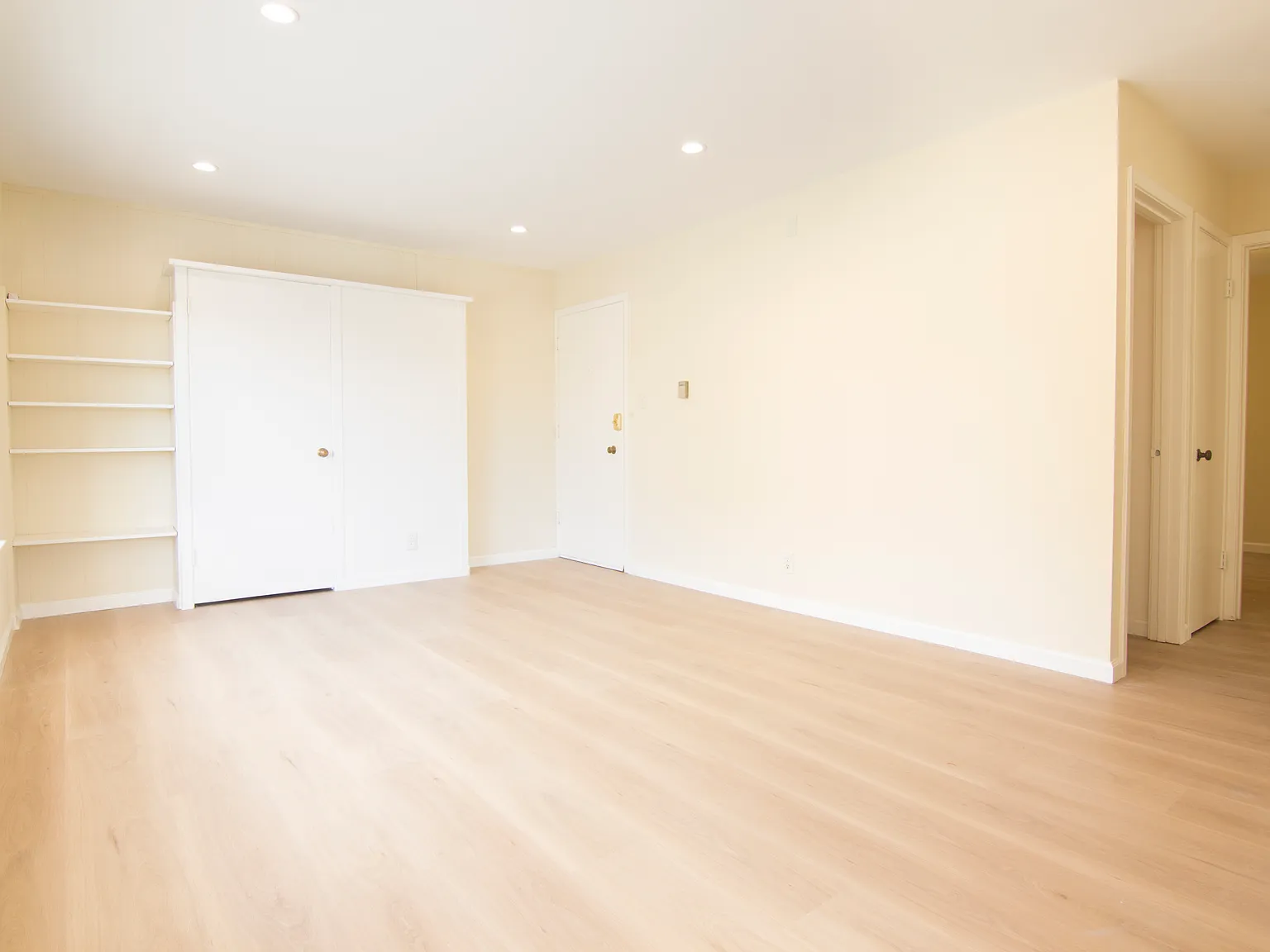 2 bed, 625 sqft, $3,000 — Photo 3