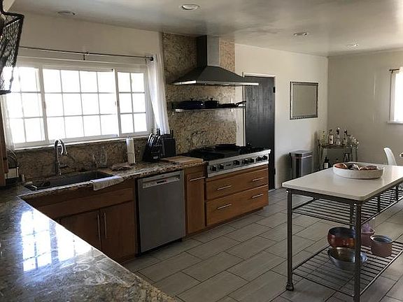 4th image of 23430 Clarendon St