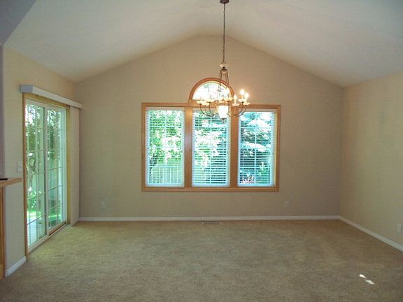4th image of 456 Hickory Cir