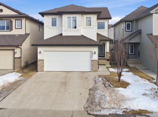 2923 16th St NW, Edmonton, AB T6T 0V6