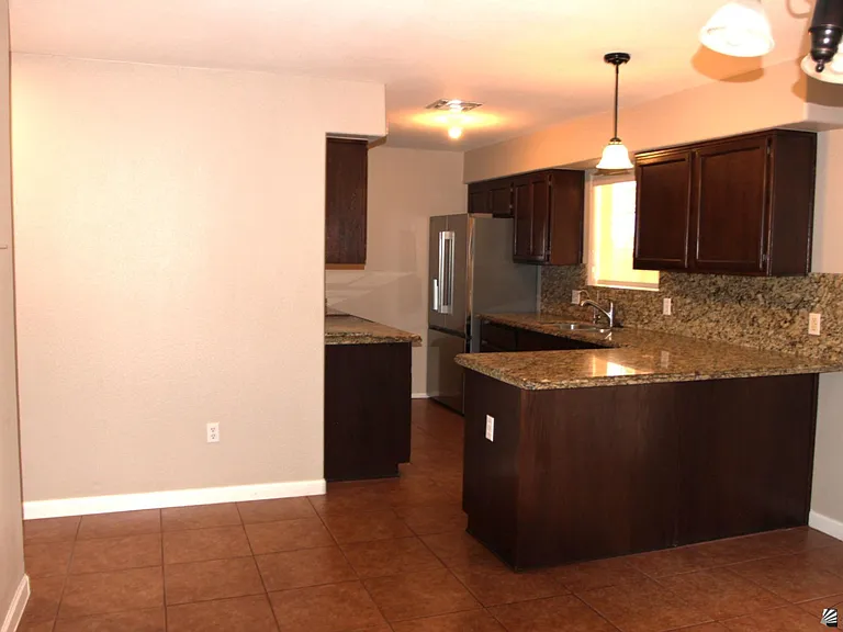 2090 S 44th Dr — Photo 13