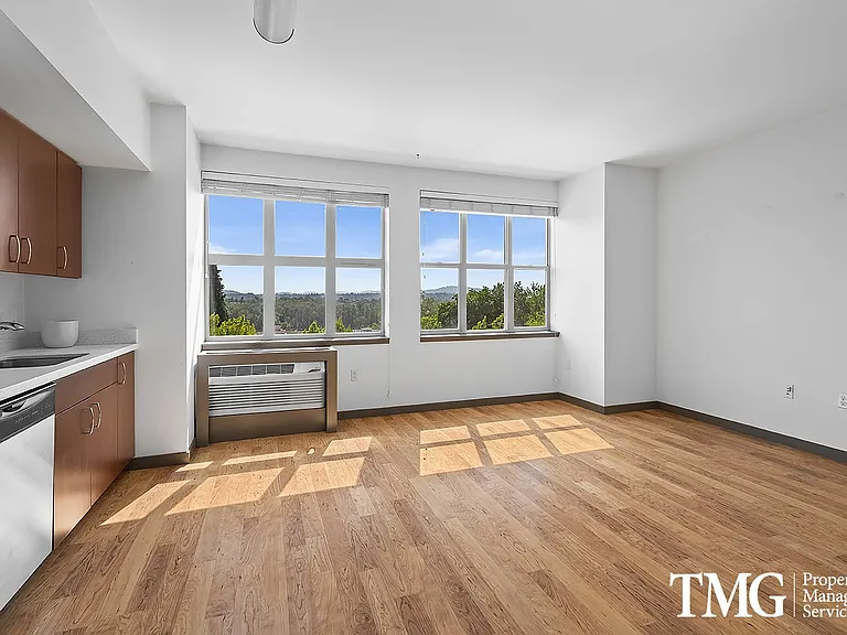 Corbett Heights Apartment Homes — Photo 40