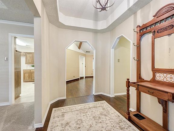 5th image of 1201 Schumac Ln