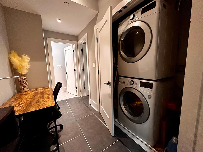 1944 Capitol Ave NE #1 — Photo 20