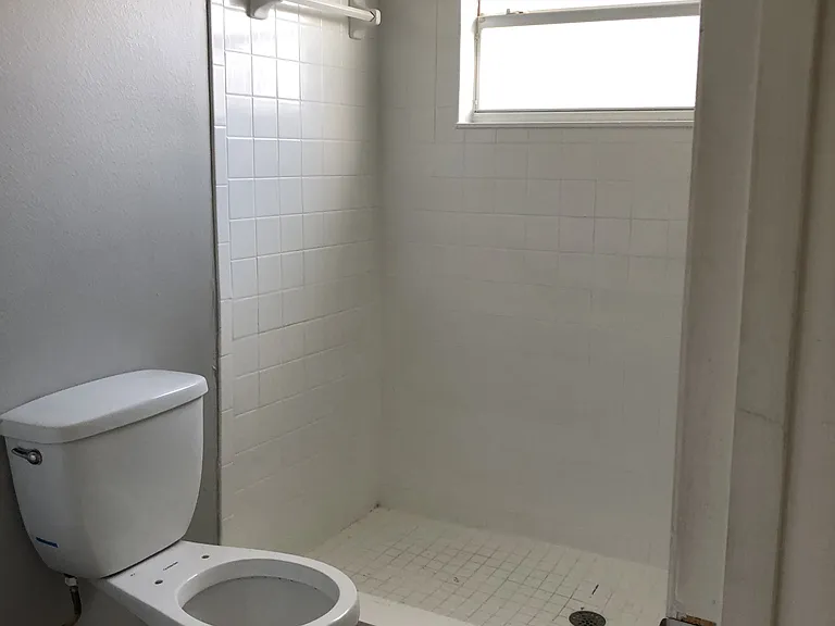 208 Tiffany Ct — Photo 6