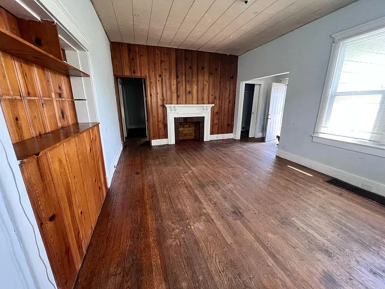 3433 Lansing Ave — Photo 2
