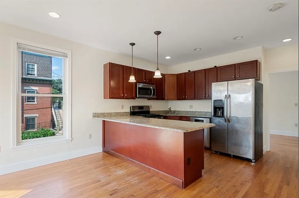 3 bed, 2.0 bath, 1500 sqft, $4,100 — Photo 1