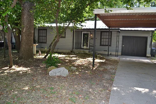 919 Denton St Photo 1