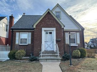 1041 Mosefan Street, Franklin Square, NY 11010