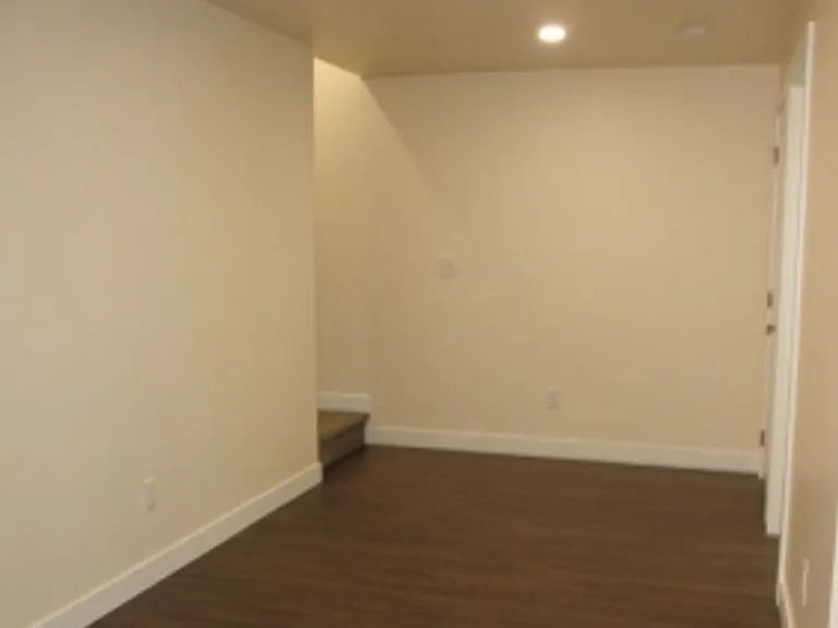 1413 Defoe St — Photo 14