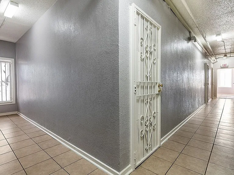 South Park Place Apartments — Photo 25