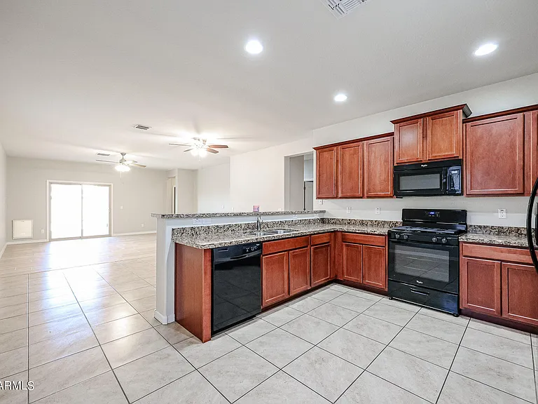 7009 S 78th Dr — Photo 8