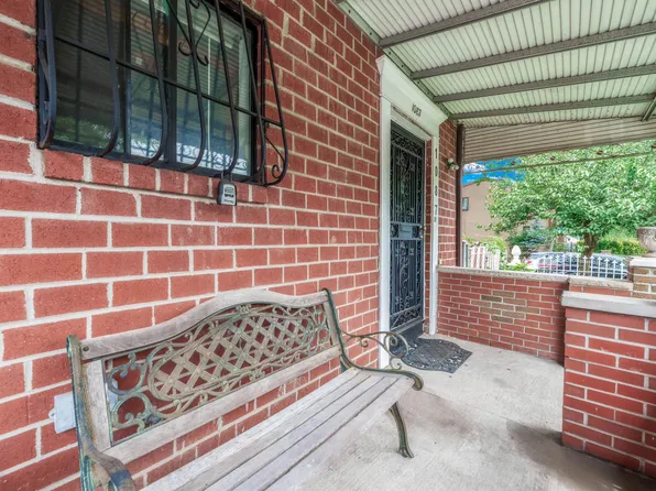 1087 Blake Avenue image 2 of 25