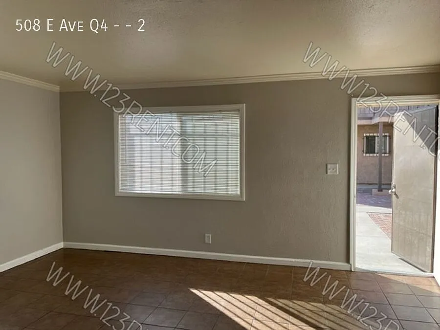 2BD/ 1BTH Apartment East Palmdale — Photo 4