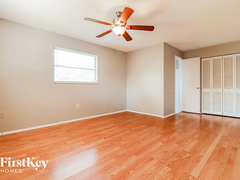 2526 13th Ave SW — Photo 10