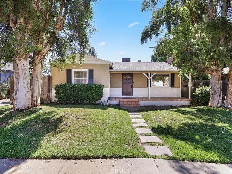 15460 Sylvan St — Photo 3