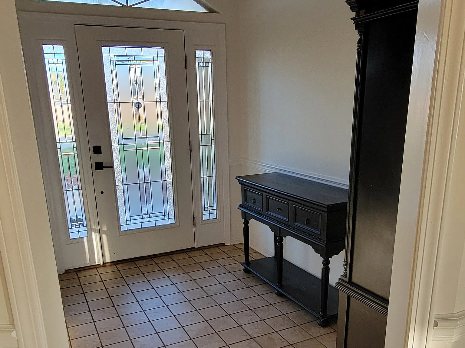 4 bed, 2066 sqft, $2,800 — Photo 4