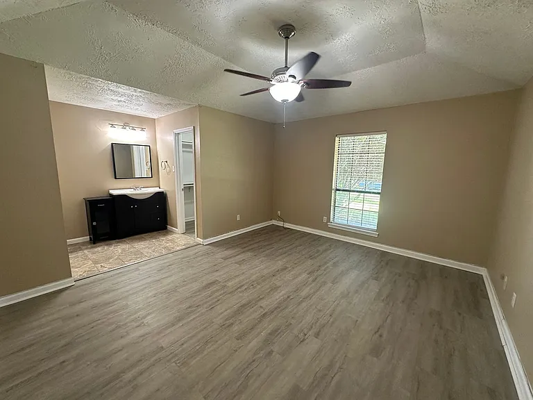 4045 Cavalry Dr — Photo 27