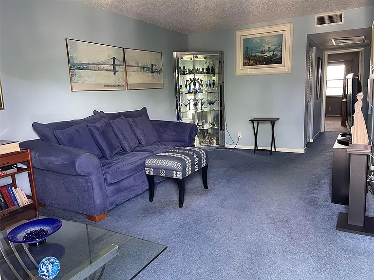 4030 Hythe Pl #4030-B — Photo 15