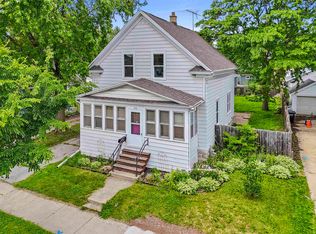 914 W 5th Ave, Oshkosh, WI 54902