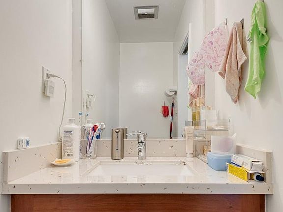 3rd image of 510 Richmond Dr APT 3