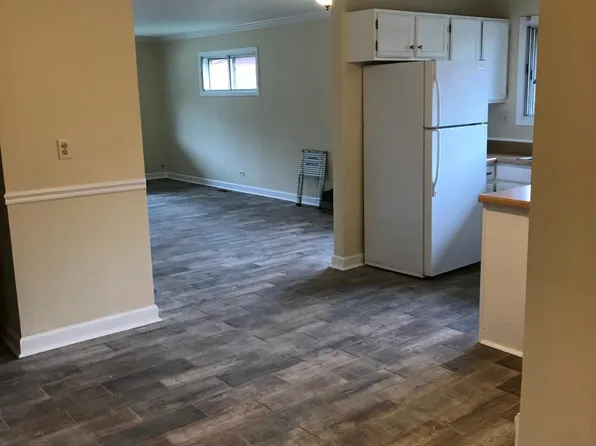 1105 Fulton Dr, Streamwood, IL 60107