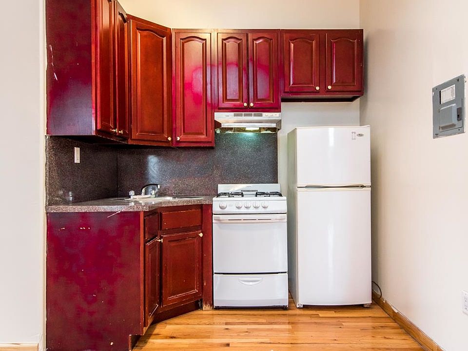 1st image of 132 Graham Ave #4C