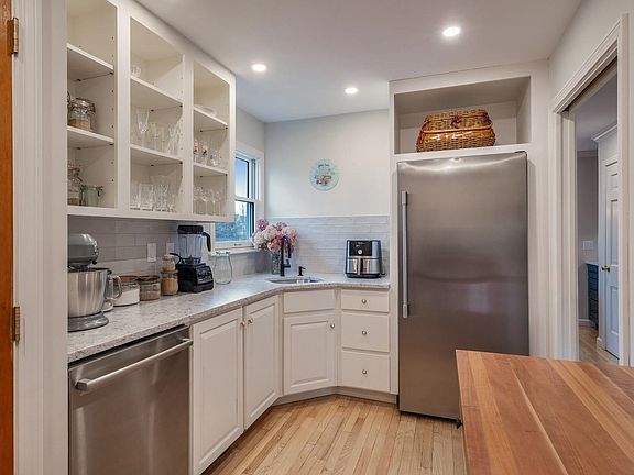 4th image of 139 Southridge Road