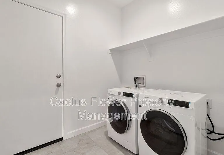 1718 W Sombra Ave — Photo 37