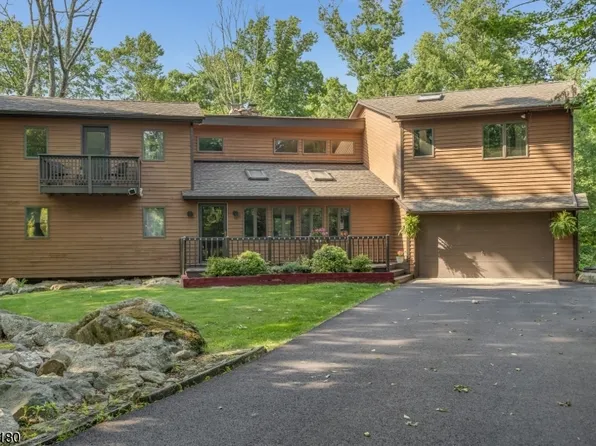 12 Symonds Ln, Lebanon Twp., NJ 08826