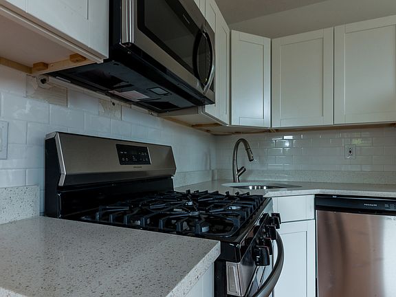 4th image of 376 Washington St APT 8