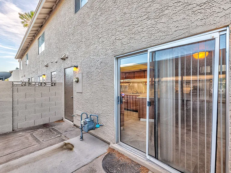 587 Sellers Pl — Photo 14