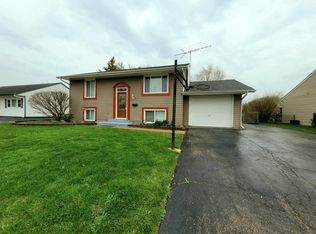 647 Newport St S, Roselle, IL 60172