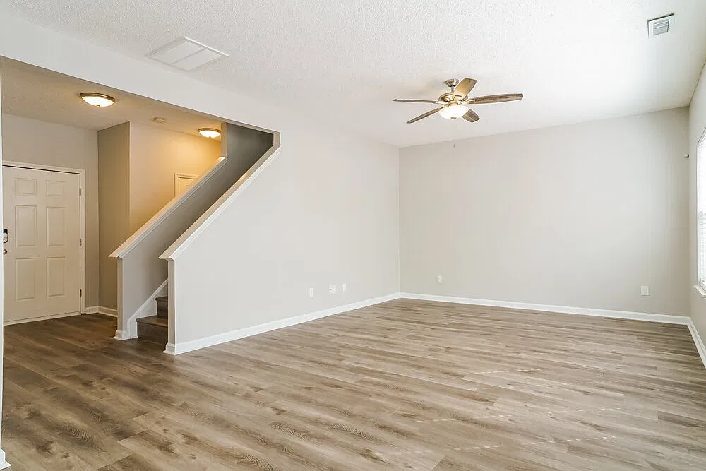 3 bed, 2.5 bath, 1576 sqft, $2,205 — Photo 4