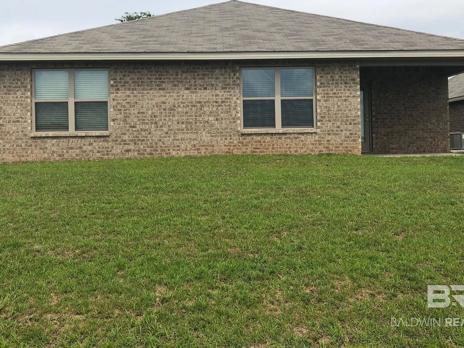 4 bed, 2.0 bath, 1852 sqft, $1,800 — Photo 2