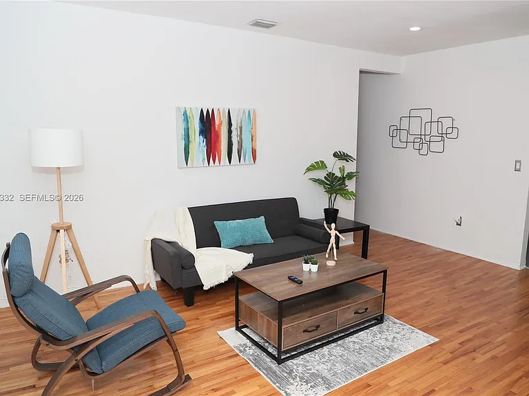 215 Antilla Ave #4 — Photo 1