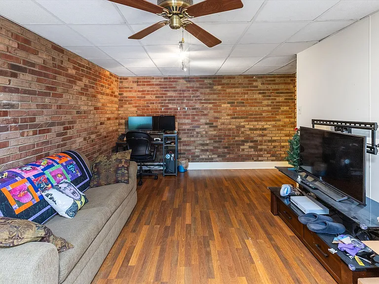 547 W Main St — Photo 10